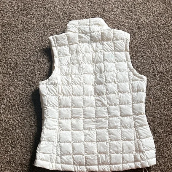 The North Face Women's Ivory Quilted Vest - Picture 5 of 8